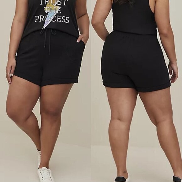 Torrid Womens NWT Black Mid Rise Everyday Fleece Patch Pocket Active Shorts 3X - Picture 1 of 10